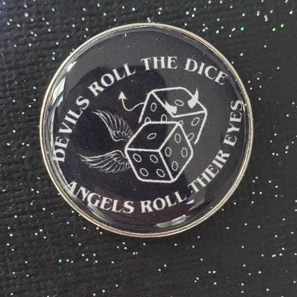 SWIFTIE Taylor Swift jewelry 🎁 Gift set 2 pins with free gift bag black white - Picture 2 of 5